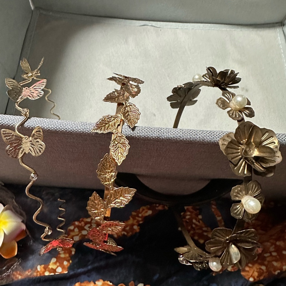 Gold Floral and Butterfly Hair Accessories Set